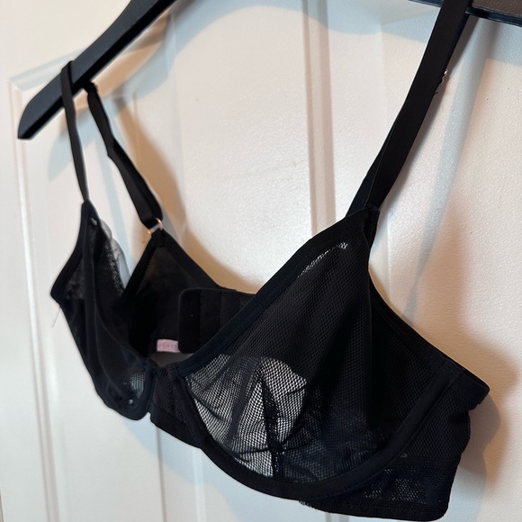 Savage X Fenty Nothin’ But Net Unlined Plunge Bra - Picture 6 of 10